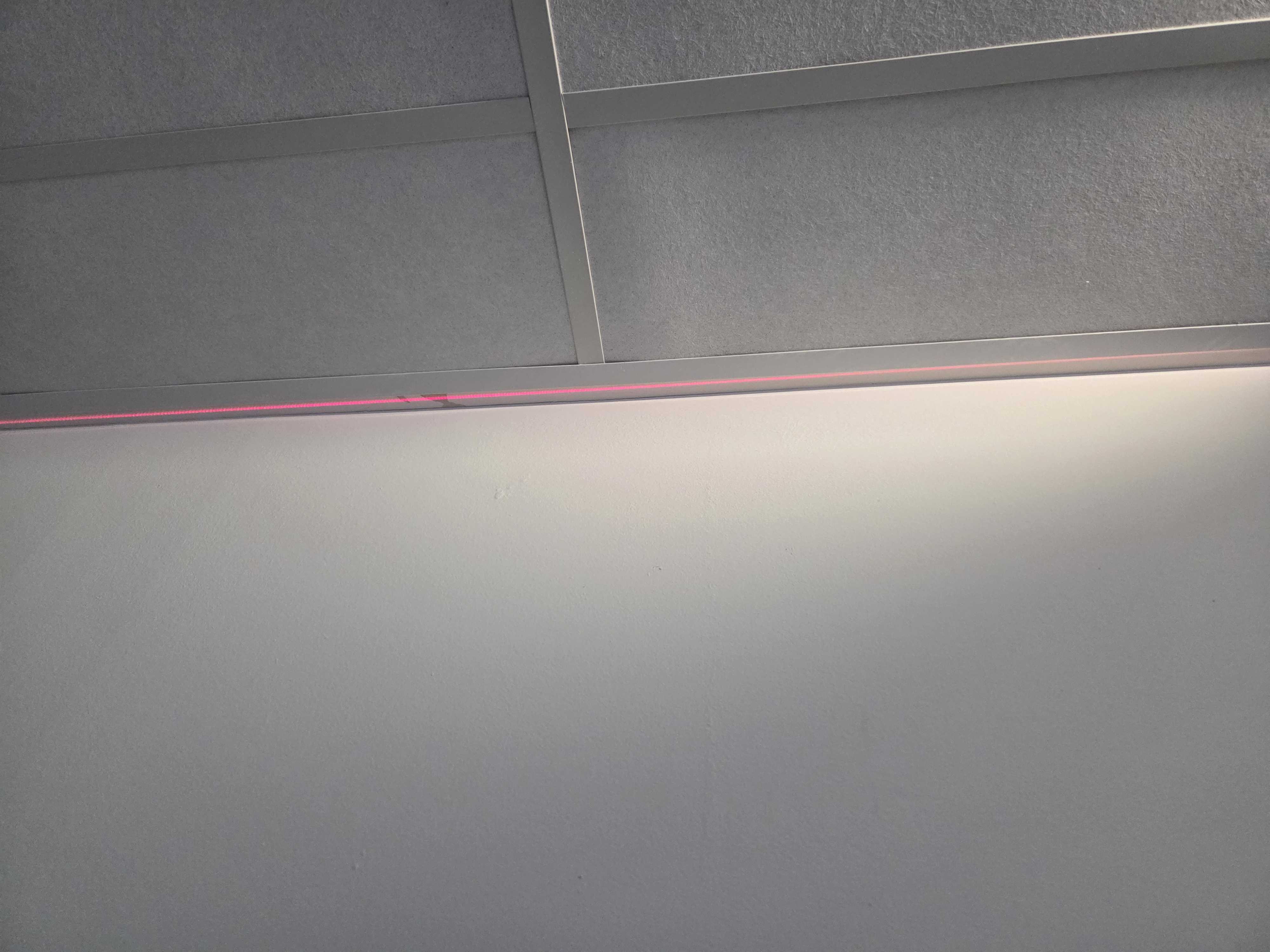 Rode lijn plafond